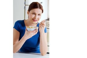 woman eating breakfast